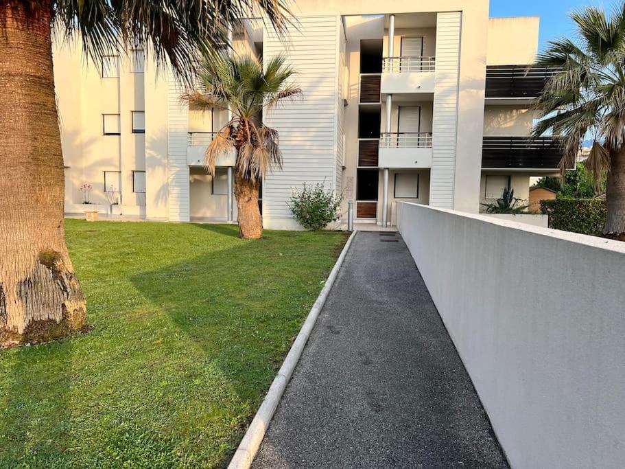 Luxury 3 Piece Garden Apartment In Cannes Marina Mandelieu La Napoule Bagian luar foto