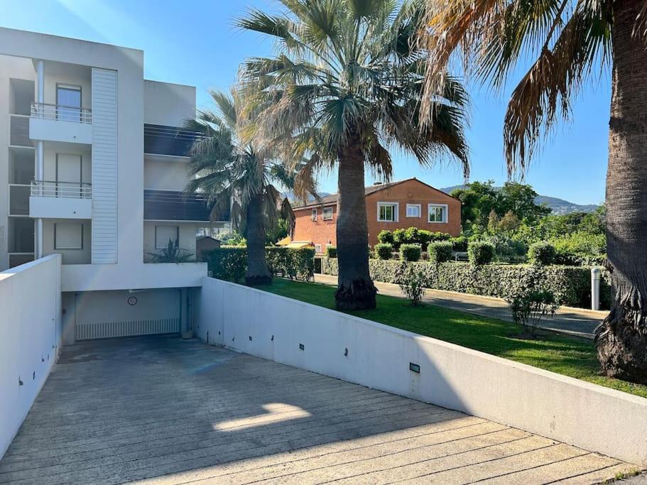 Luxury 3 Piece Garden Apartment In Cannes Marina Mandelieu La Napoule Bagian luar foto